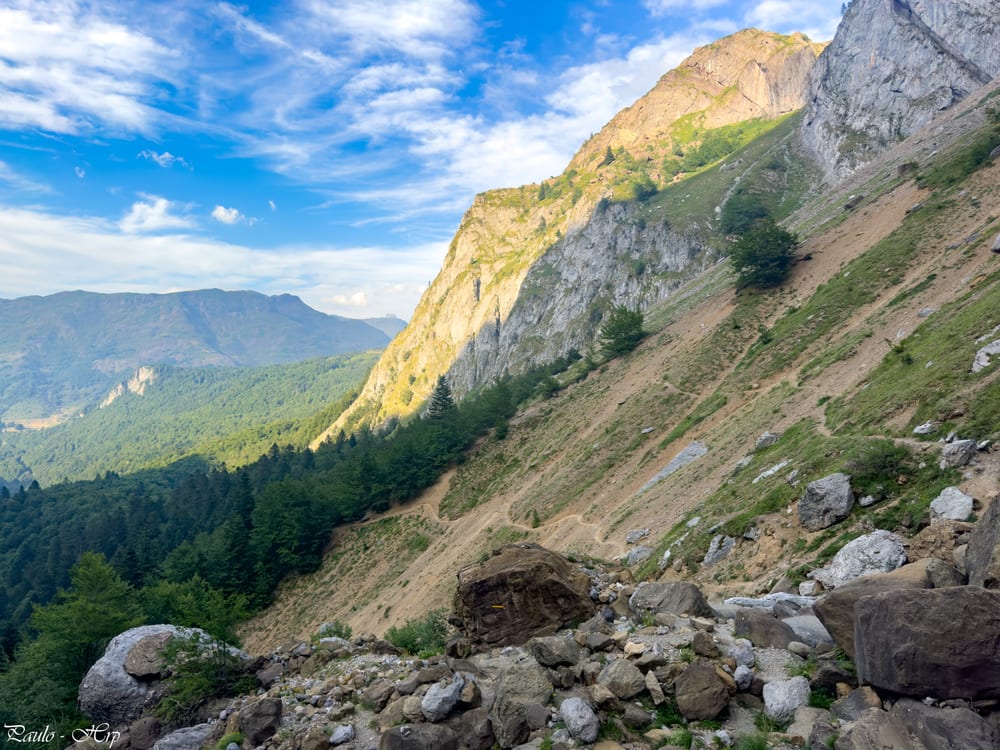 Traversée du chaos de la Chorrota d'Aspe, il faut prendre le sentier du bas.