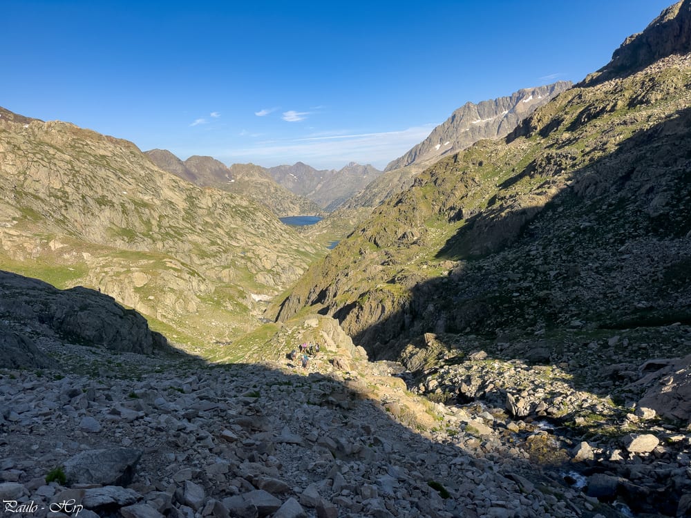 Dans le rétro : le grand lac de Respomuso, et plus proche, mes compagnons d'ascension.