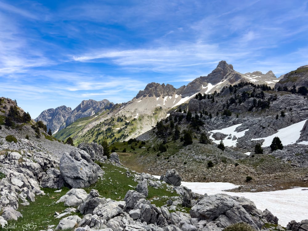 Plongée raide vers le vallon d'Anaye